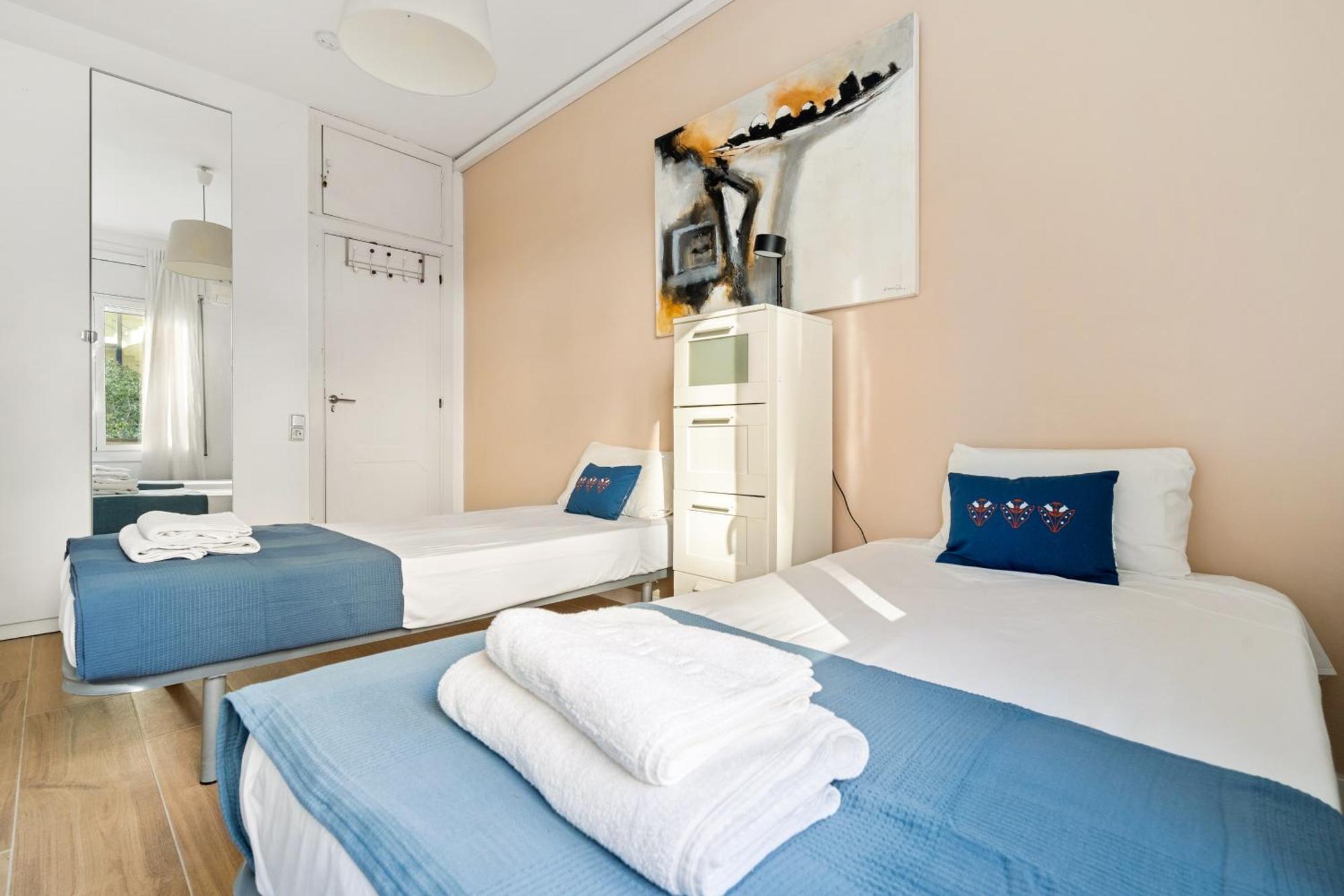 Fridays Flats Spacious 4Br Family Retreat Барселона Екстериор снимка