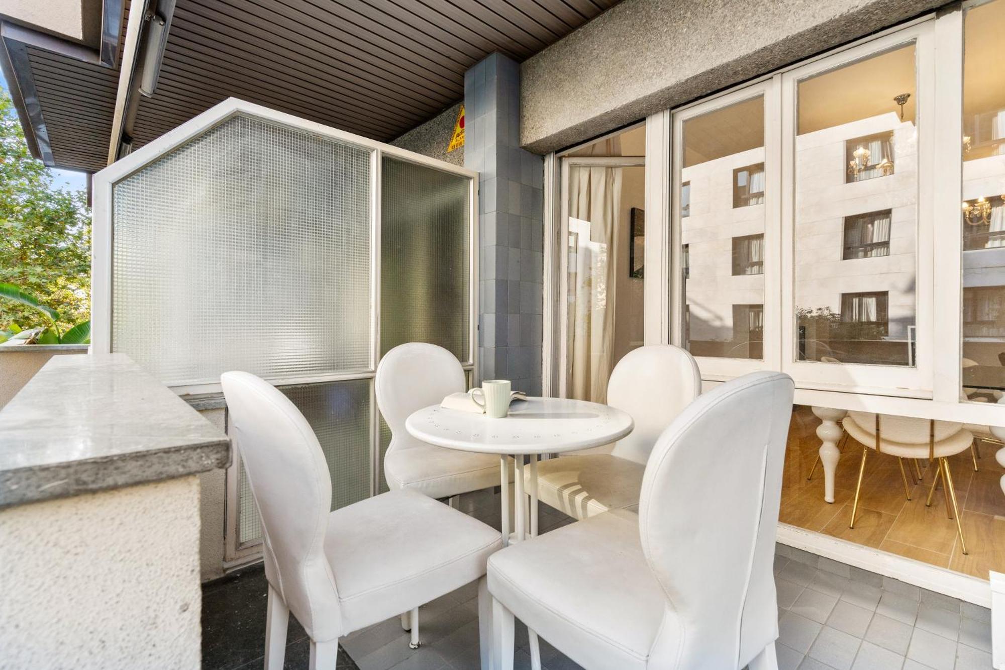 Fridays Flats Spacious 4Br Family Retreat Барселона Екстериор снимка