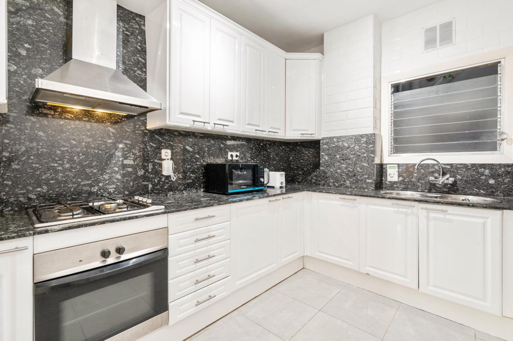 Fridays Flats Spacious 4Br Family Retreat Барселона Екстериор снимка