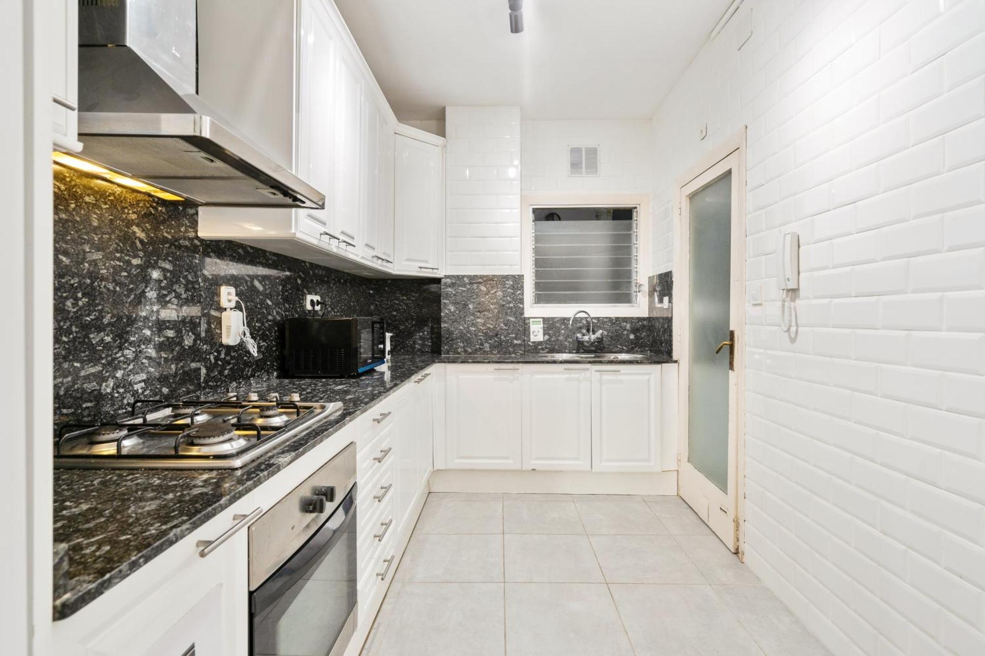 Fridays Flats Spacious 4Br Family Retreat Барселона Екстериор снимка